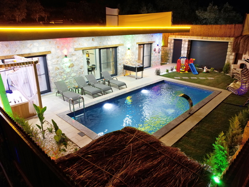  gece  -  Kasım
  | Kalkan Akbel'de Romantik Jakuzili Villa Tatili: Korunaklı Havuz ve Özel Anlar